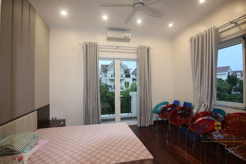 Xem ảnh 5: Ảnh 5: Biệt thự cho thuê đơn lập Vinhomes Riverside đã full nội thất