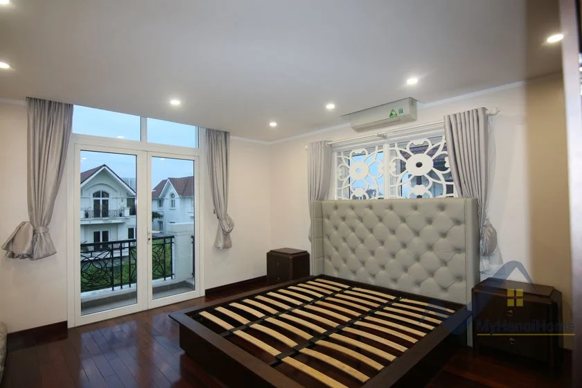Xem ảnh 10: Ảnh 10: Biệt thự cho thuê đơn lập Vinhomes Riverside đã full nội thất