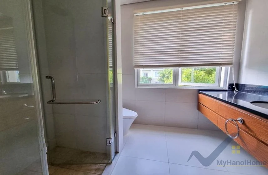 Xem ảnh 4: Ảnh 4: Biệt thự cho thuê Hoa Sữa Vinhomes Riverside gần bể bơi