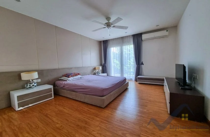 Xem ảnh 5: Ảnh 5: Biệt thự cho thuê Hoa Sữa Vinhomes Riverside gần bể bơi