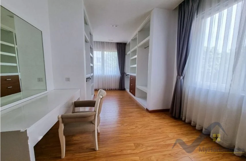 Xem ảnh 6: Ảnh 6: Biệt thự cho thuê Hoa Sữa Vinhomes Riverside gần bể bơi
