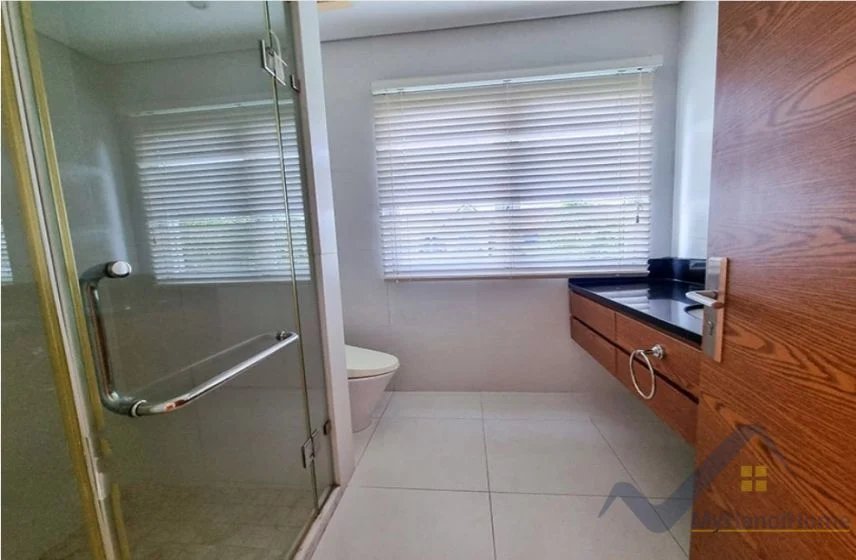 Xem ảnh 10: Ảnh 10: Biệt thự cho thuê Hoa Sữa Vinhomes Riverside gần bể bơi