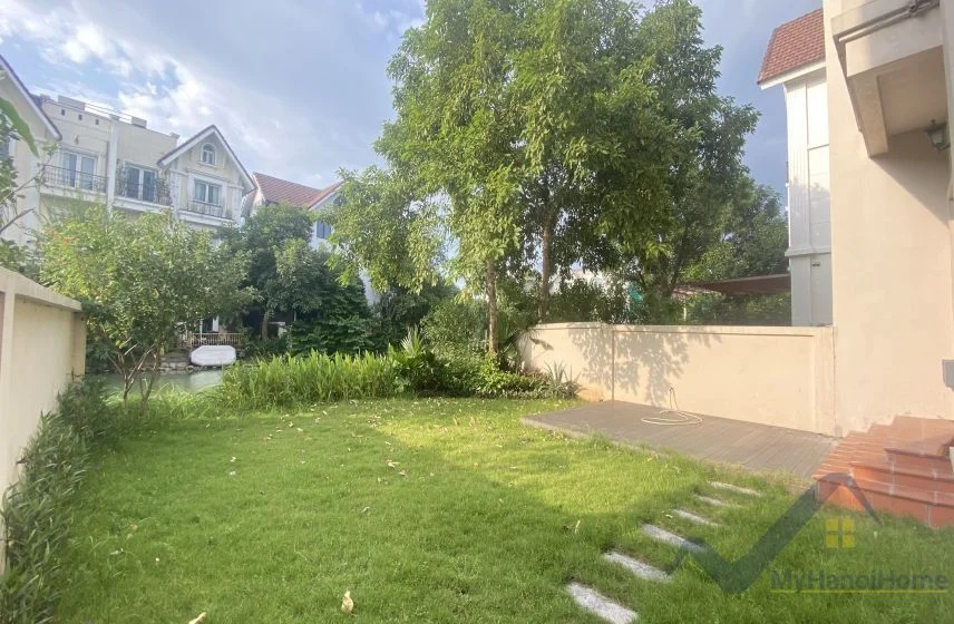 Xem ảnh 13: Ảnh 13: Biệt thự cho thuê Hoa Sữa Vinhomes Riverside gần bể bơi