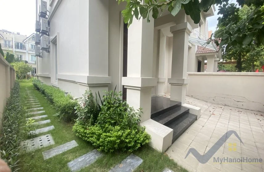 Xem ảnh 14: Ảnh 14: Biệt thự cho thuê Hoa Sữa Vinhomes Riverside gần bể bơi
