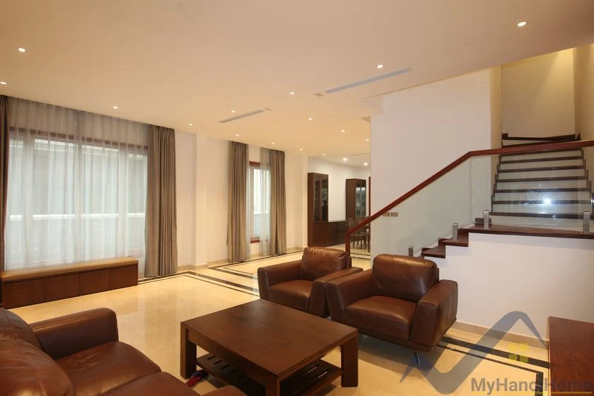 Xem ảnh 2: Ảnh 2: Biệt thự cho thuê Vinhomes Riverside 4 phòng ngủ có thang máy