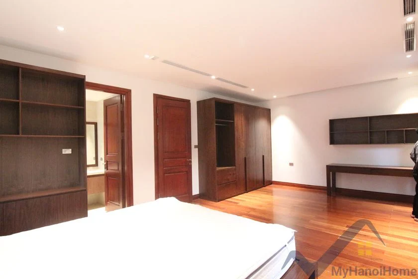 Xem ảnh 3: Ảnh 3: Biệt thự cho thuê Vinhomes Riverside 4 phòng ngủ có thang máy