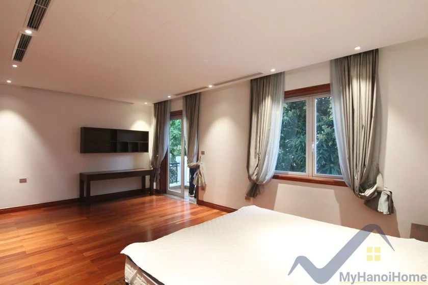 Xem ảnh 5: Ảnh 5: Biệt thự cho thuê Vinhomes Riverside 4 phòng ngủ có thang máy
