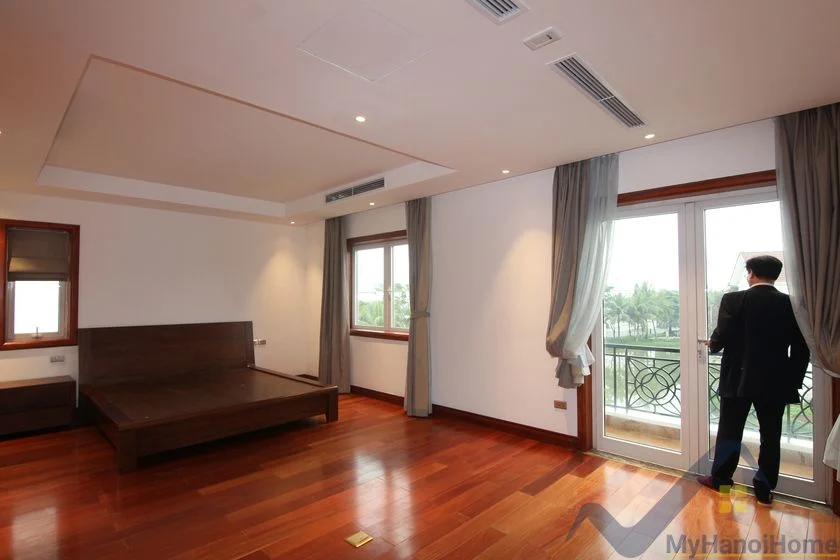 Xem ảnh 7: Ảnh 7: Biệt thự cho thuê Vinhomes Riverside 4 phòng ngủ có thang máy
