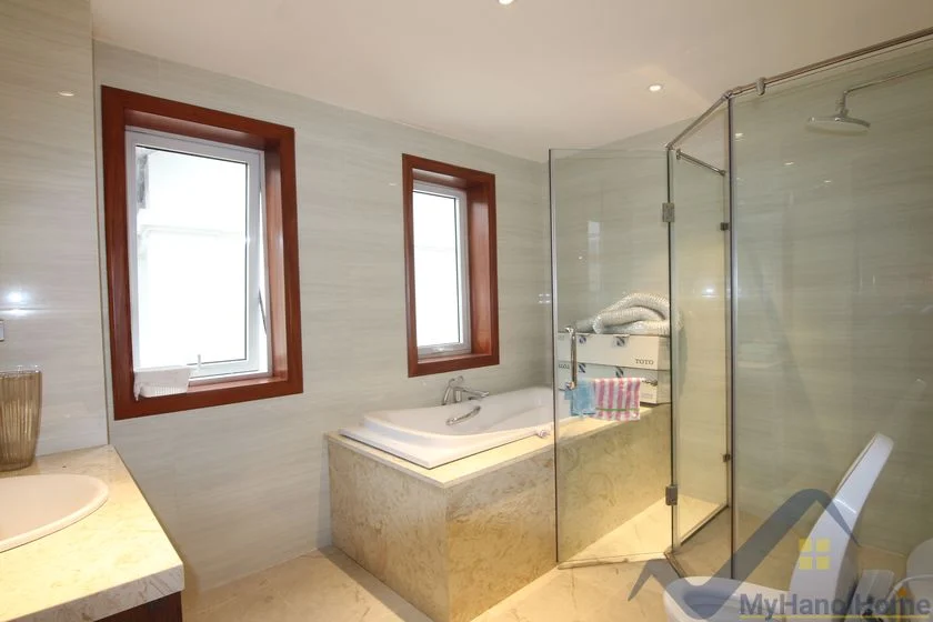 Xem ảnh 9: Ảnh 9: Biệt thự cho thuê Vinhomes Riverside 4 phòng ngủ có thang máy