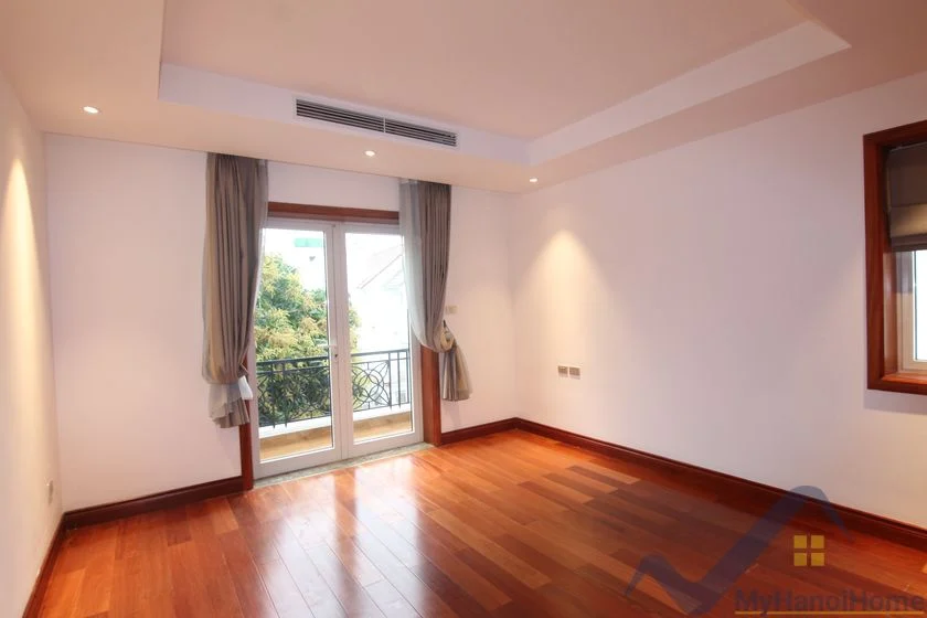 Xem ảnh 10: Ảnh 10: Biệt thự cho thuê Vinhomes Riverside 4 phòng ngủ có thang máy