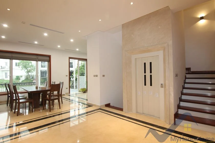 Xem ảnh 13: Ảnh 13: Biệt thự cho thuê Vinhomes Riverside 4 phòng ngủ có thang máy