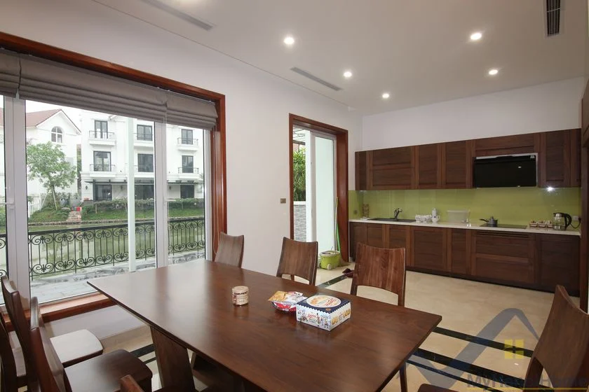 Xem ảnh 14: Ảnh 14: Biệt thự cho thuê Vinhomes Riverside 4 phòng ngủ có thang máy