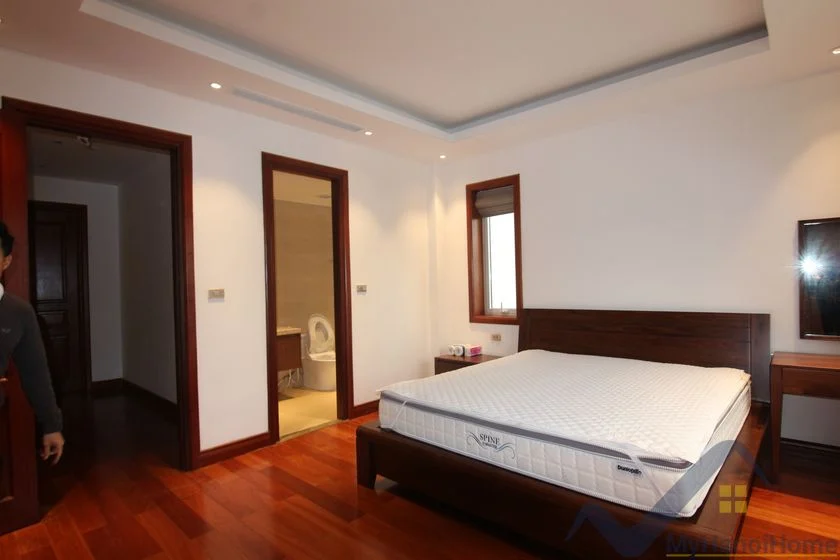 Xem ảnh 17: Ảnh 17: Biệt thự cho thuê Vinhomes Riverside 4 phòng ngủ có thang máy