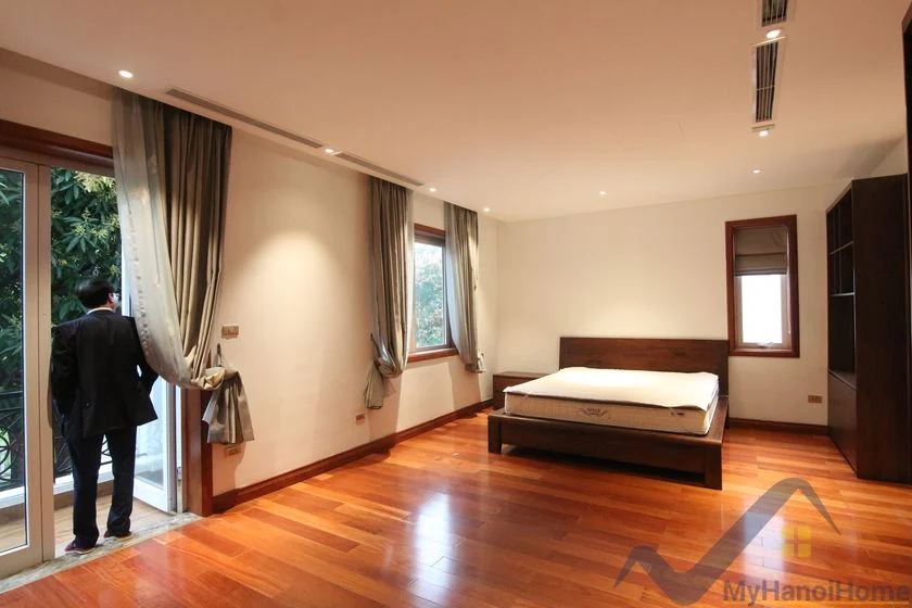 Xem ảnh 20: Ảnh 20: Biệt thự cho thuê Vinhomes Riverside 4 phòng ngủ có thang máy