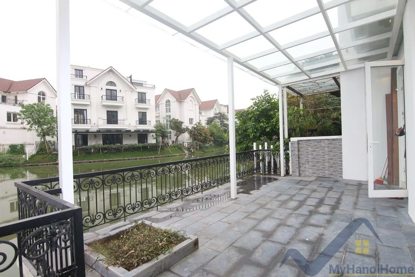 Xem ảnh 22: Ảnh 22: Biệt thự cho thuê Vinhomes Riverside 4 phòng ngủ có thang máy