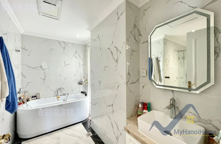 Xem ảnh 8: Ảnh 8: Biệt thự cho thuê Vinhomes Riverside đơn lập, có bể bơi, thang máy