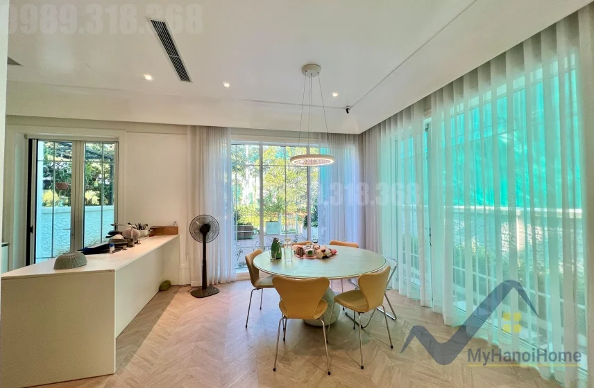 Xem ảnh 6: Ảnh 6: Biệt thự có thang máy cho thuê Vinhomes Riverside nội thất hiện đại