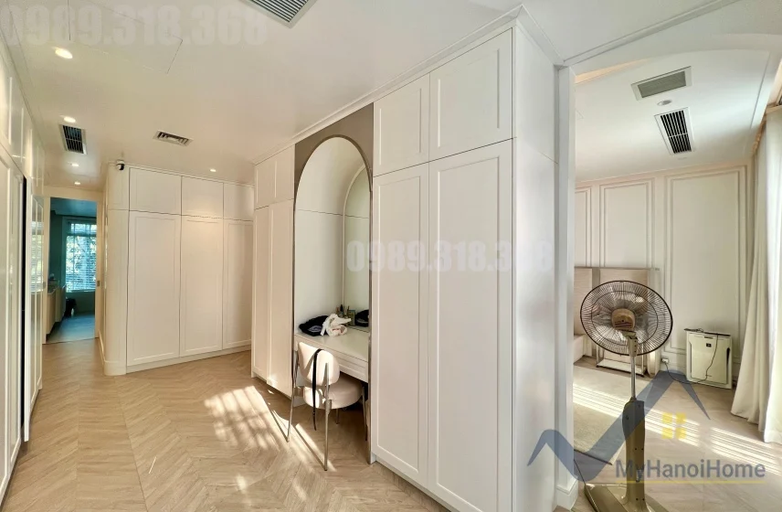 Xem ảnh 13: Ảnh 13: Biệt thự có thang máy cho thuê Vinhomes Riverside nội thất hiện đại