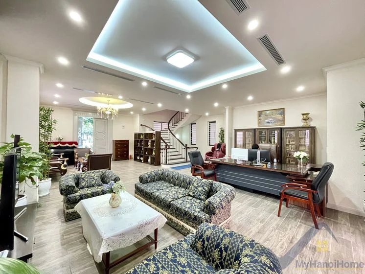 Xem ảnh 2: Ảnh 2: Biệt thự đơn lập cho thuê Vinhome Riverside đủ đồ, có sân vườn