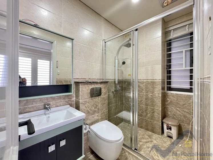 Xem ảnh 3: Ảnh 3: Biệt thự đơn lập cho thuê Vinhome Riverside đủ đồ, có sân vườn