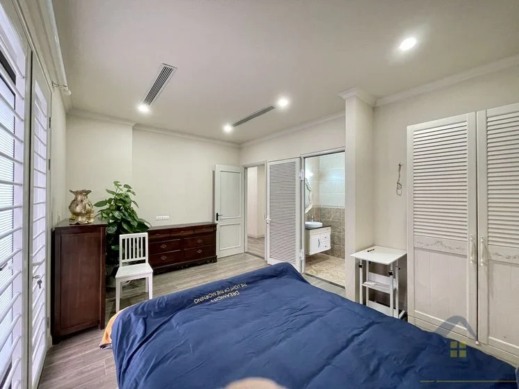 Xem ảnh 5: Ảnh 5: Biệt thự đơn lập cho thuê Vinhome Riverside đủ đồ, có sân vườn