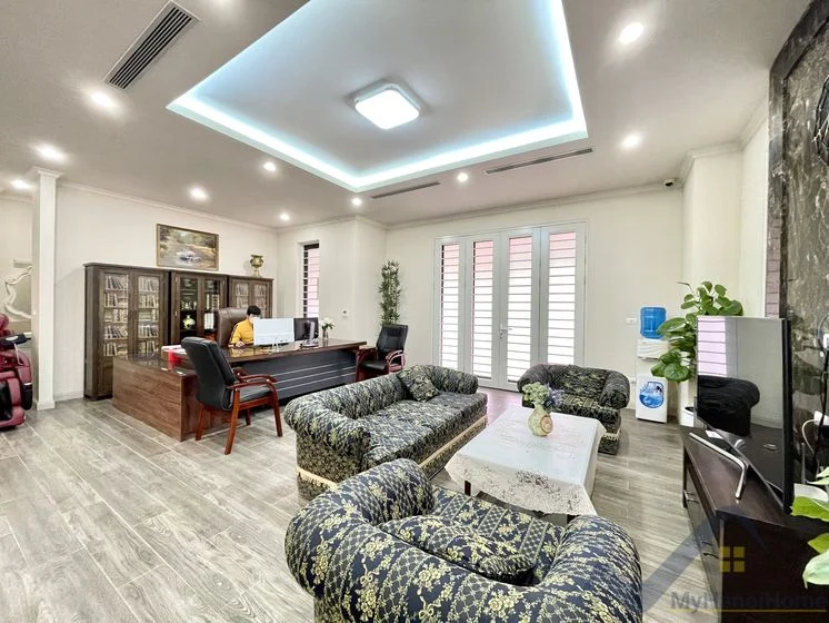 Xem ảnh 13: Ảnh 13: Biệt thự đơn lập cho thuê Vinhome Riverside đủ đồ, có sân vườn