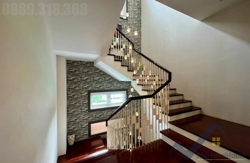 Xem ảnh 8: Ảnh 8: Biệt thự đơn lập cho thuê Vinhomes Riverside 4PN trang bị đủ đồ