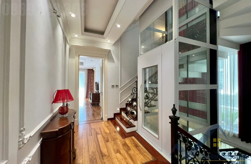 Xem ảnh 8: Ảnh 8: Biệt thự đơn lập cho thuê Vinhomes Riverside, thang máy, vườn rộng