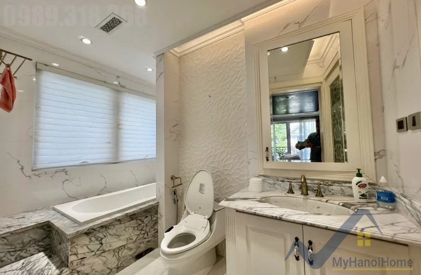Xem ảnh 14: Ảnh 14: Biệt thự đơn lập cho thuê Vinhomes Riverside, thang máy, vườn rộng