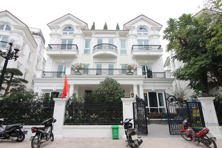 Xem ảnh 2: Ảnh 2: Biệt thự đơn lập rất rộng Vinhomes Riverside cho thuê mới