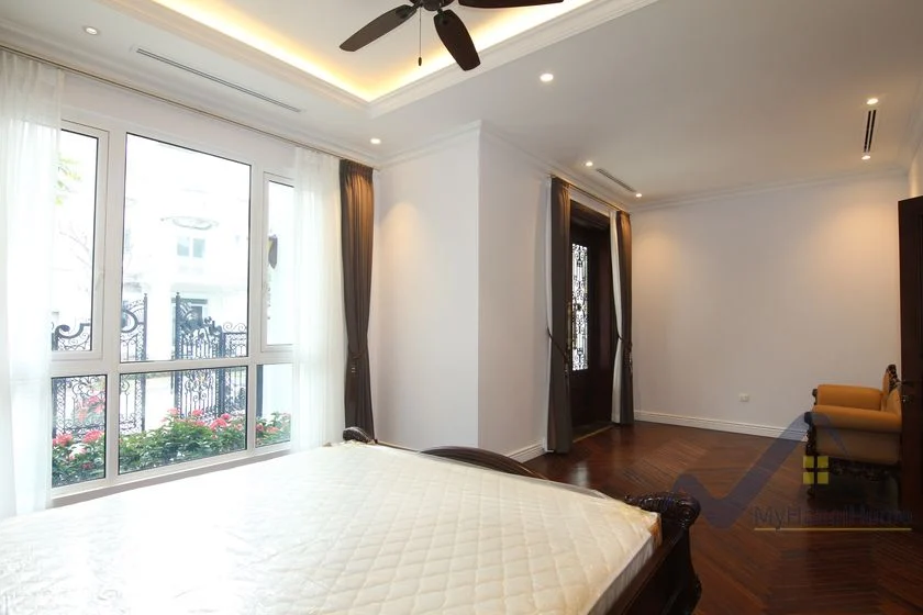 Xem ảnh 4: Ảnh 4: Biệt thự đơn lập rất rộng Vinhomes Riverside cho thuê mới
