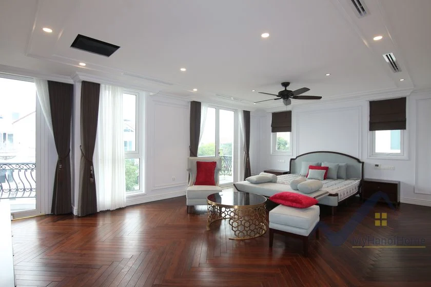 Xem ảnh 14: Ảnh 14: Biệt thự đơn lập rất rộng Vinhomes Riverside cho thuê mới