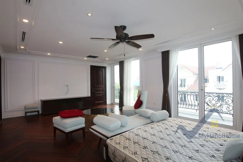 Xem ảnh 15: Ảnh 15: Biệt thự đơn lập rất rộng Vinhomes Riverside cho thuê mới