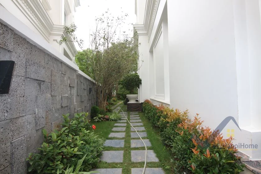 Xem ảnh 22: Ảnh 22: Biệt thự đơn lập rất rộng Vinhomes Riverside cho thuê mới