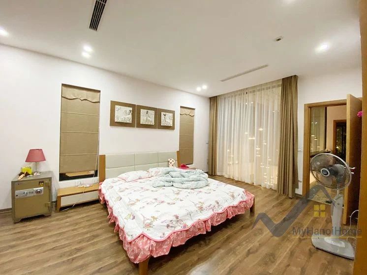 Xem ảnh 9: Ảnh 9: Biệt thự đơn lập Vinhomes Riverside cần bán, đã hoàn thiện nội thất