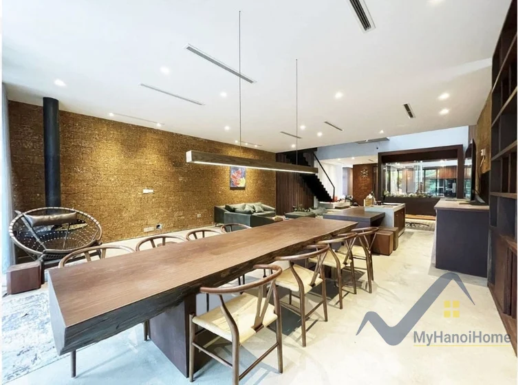 Xem ảnh 2: Ảnh 2: Biệt thự đơn lập Vinhomes Riverside cho thuê có bể bơi