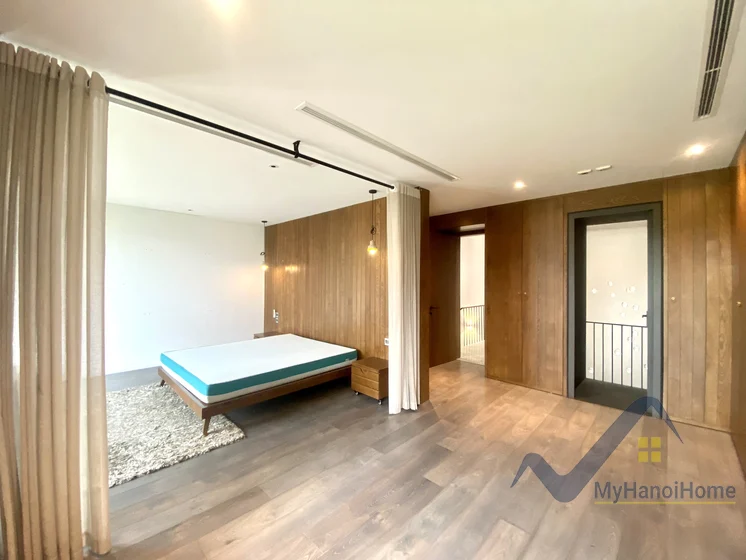 Xem ảnh 18: Ảnh 18: Biệt thự đơn lập Vinhomes Riverside cho thuê có bể bơi