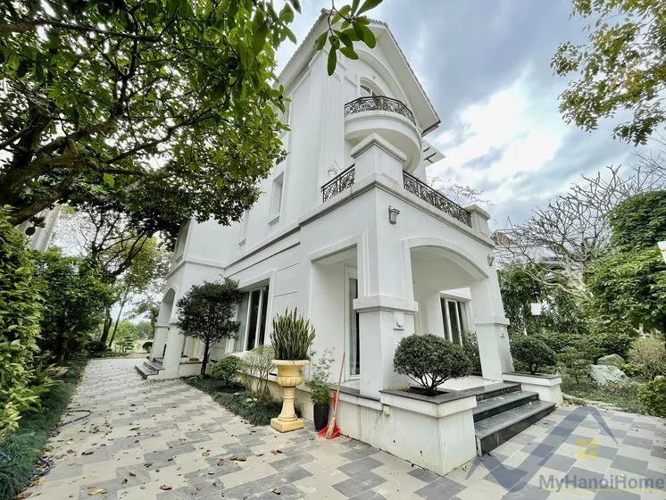 Xem ảnh 2: Ảnh 2: Biệt thự đơn lập Vinhomes Riverside cho thuê có hầm rộng