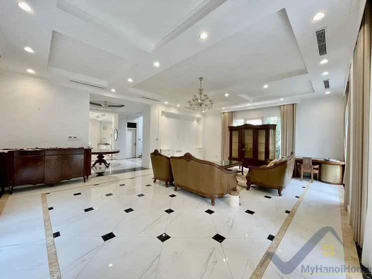 Xem ảnh 4: Ảnh 4: Biệt thự đơn lập Vinhomes Riverside cho thuê có hầm rộng