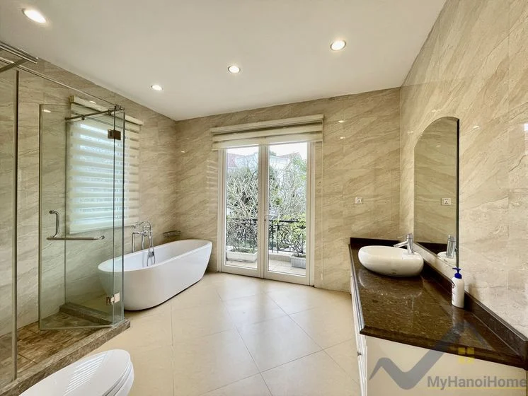 Xem ảnh 8: Ảnh 8: Biệt thự đơn lập Vinhomes Riverside cho thuê có hầm rộng