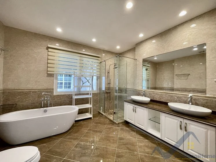Xem ảnh 12: Ảnh 12: Biệt thự đơn lập Vinhomes Riverside cho thuê có hầm rộng