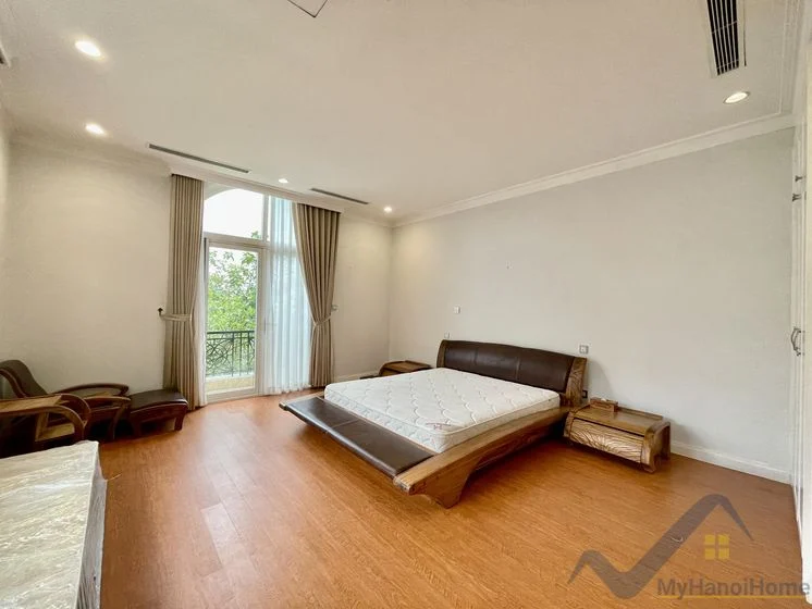 Xem ảnh 13: Ảnh 13: Biệt thự đơn lập Vinhomes Riverside cho thuê có hầm rộng