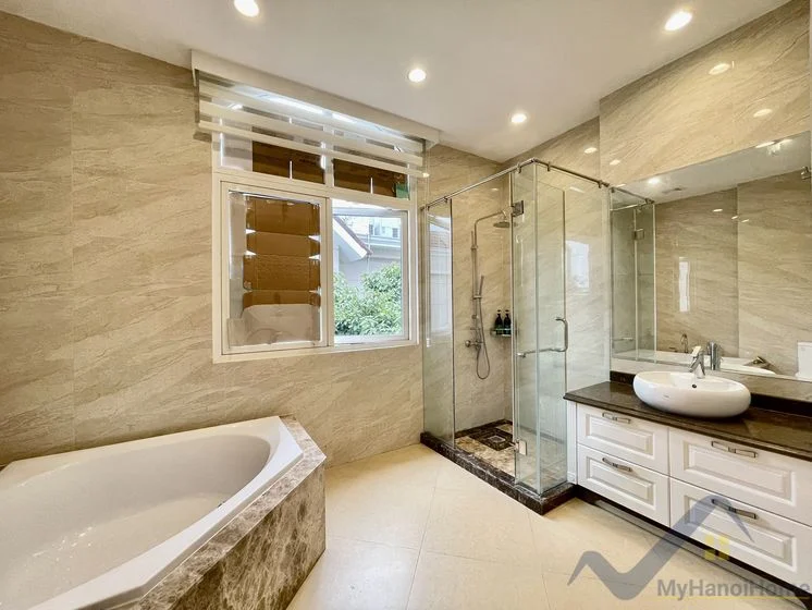 Xem ảnh 15: Ảnh 15: Biệt thự đơn lập Vinhomes Riverside cho thuê có hầm rộng