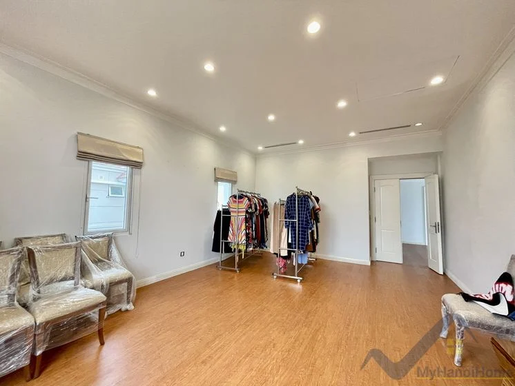 Xem ảnh 16: Ảnh 16: Biệt thự đơn lập Vinhomes Riverside cho thuê có hầm rộng