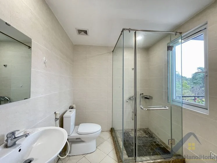 Xem ảnh 17: Ảnh 17: Biệt thự đơn lập Vinhomes Riverside cho thuê có hầm rộng