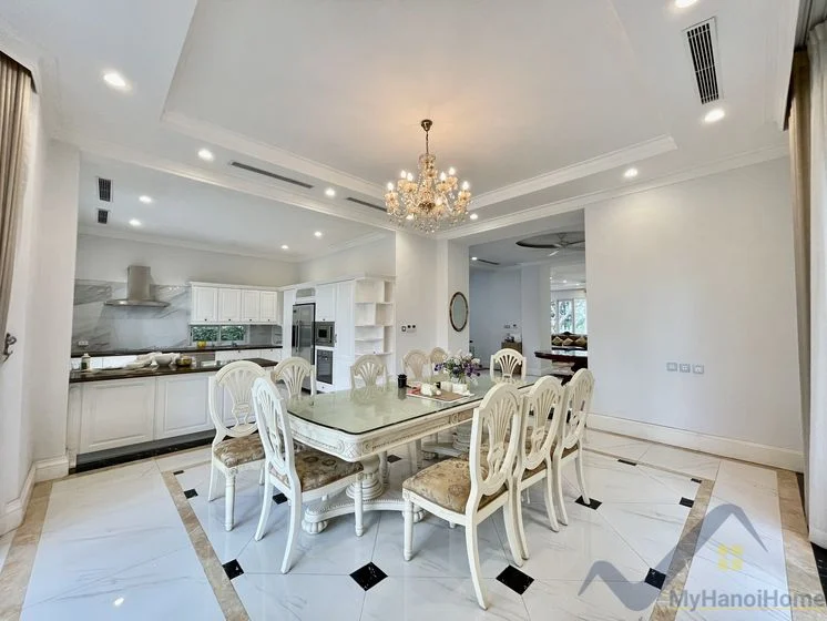 Xem ảnh 20: Ảnh 20: Biệt thự đơn lập Vinhomes Riverside cho thuê có hầm rộng