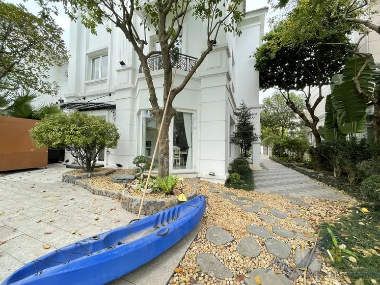 Xem ảnh 23: Ảnh 23: Biệt thự đơn lập Vinhomes Riverside cho thuê có hầm rộng