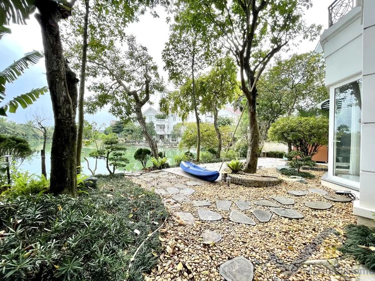 Xem ảnh 24: Ảnh 24: Biệt thự đơn lập Vinhomes Riverside cho thuê có hầm rộng
