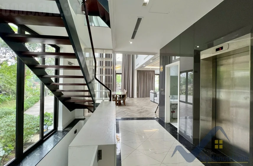 Xem ảnh 2: Ảnh 2: Biệt thự đơn lập Vinhomes Riverside cho thuê có thang máy