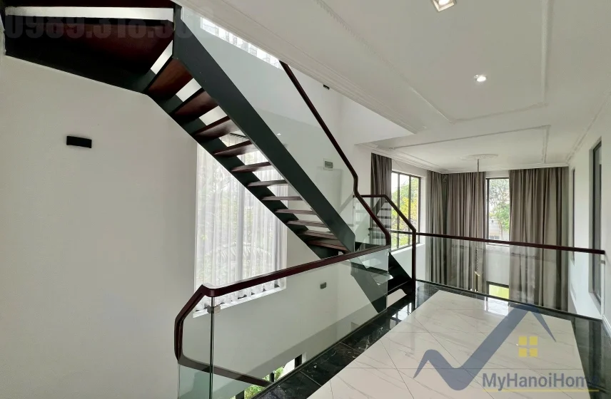 Xem ảnh 12: Ảnh 12: Biệt thự đơn lập Vinhomes Riverside cho thuê có thang máy